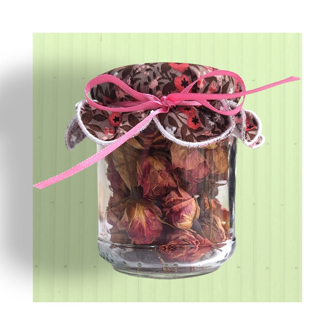 Vasetto di concentrato di boccioli di rose